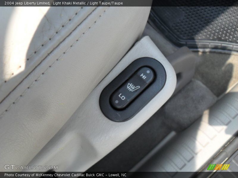 Light Khaki Metallic / Light Taupe/Taupe 2004 Jeep Liberty Limited