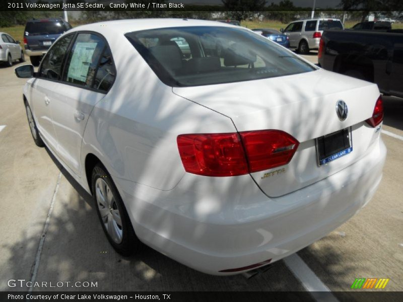 Candy White / Titan Black 2011 Volkswagen Jetta SE Sedan