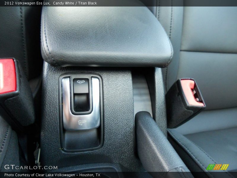 Candy White / Titan Black 2012 Volkswagen Eos Lux