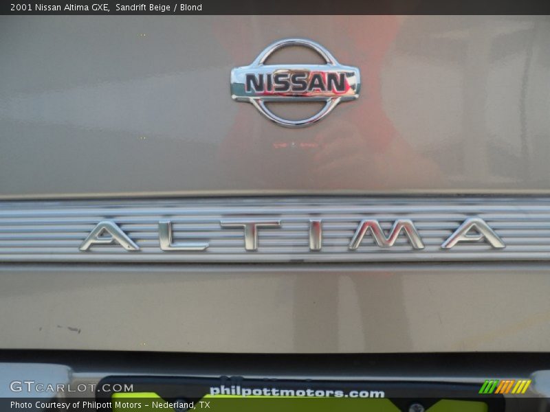 Sandrift Beige / Blond 2001 Nissan Altima GXE
