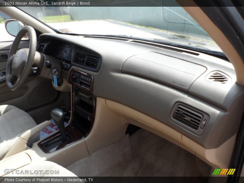 Sandrift Beige / Blond 2001 Nissan Altima GXE