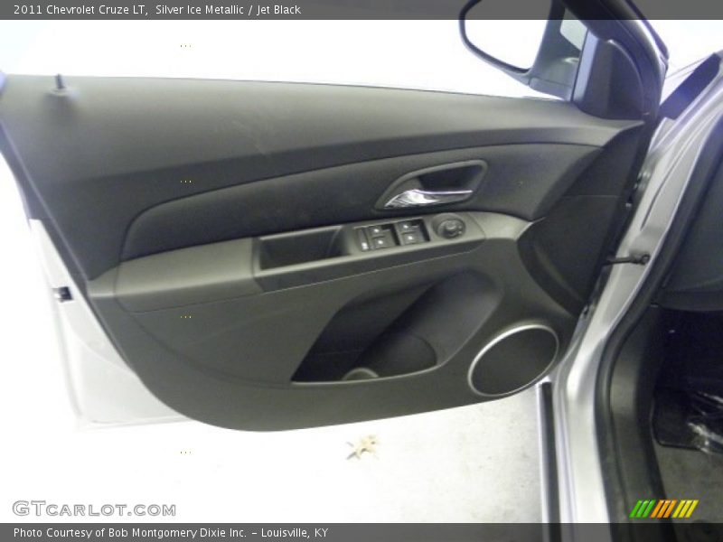 Silver Ice Metallic / Jet Black 2011 Chevrolet Cruze LT