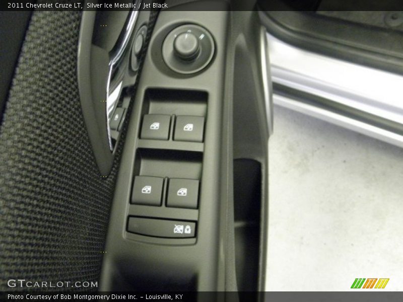 Silver Ice Metallic / Jet Black 2011 Chevrolet Cruze LT