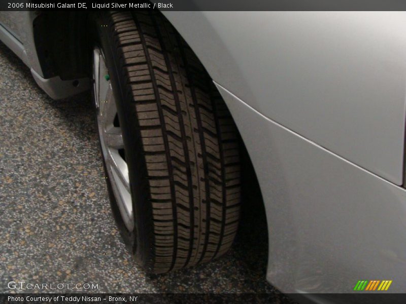 Liquid Silver Metallic / Black 2006 Mitsubishi Galant DE