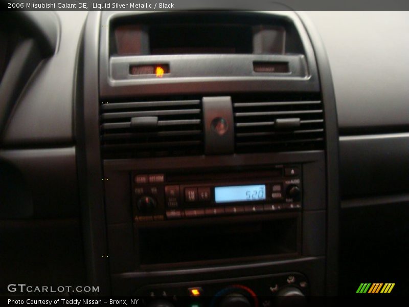 Liquid Silver Metallic / Black 2006 Mitsubishi Galant DE