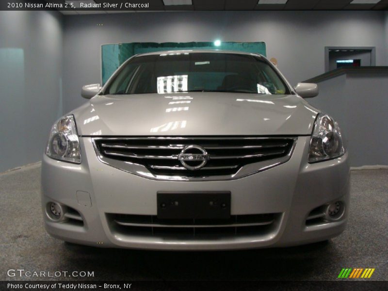 Radiant Silver / Charcoal 2010 Nissan Altima 2.5
