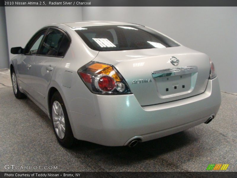 Radiant Silver / Charcoal 2010 Nissan Altima 2.5