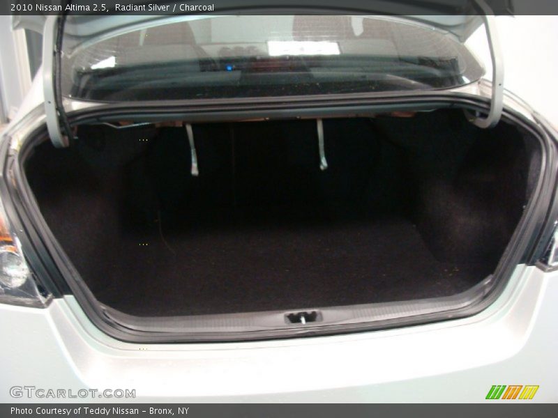 Radiant Silver / Charcoal 2010 Nissan Altima 2.5
