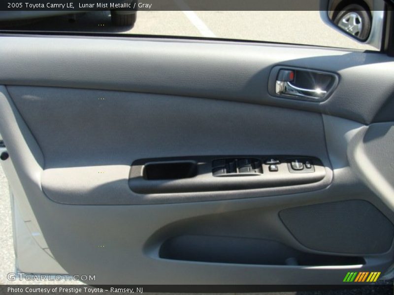 Lunar Mist Metallic / Gray 2005 Toyota Camry LE