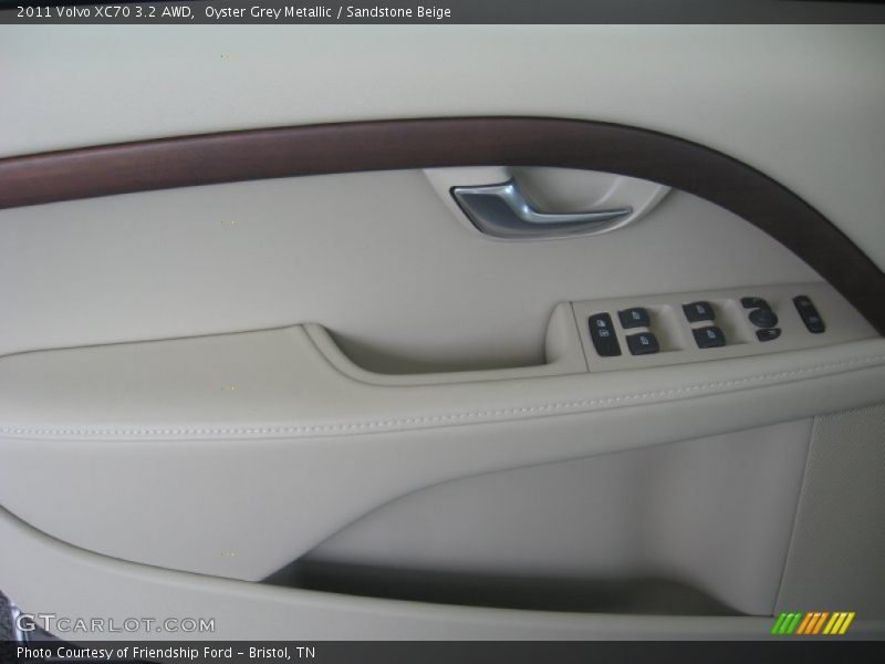 Controls of 2011 XC70 3.2 AWD