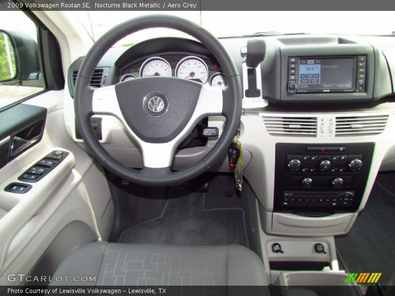 Nocturne Black Metallic / Aero Grey 2009 Volkswagen Routan SE