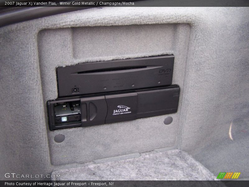 Winter Gold Metallic / Champagne/Mocha 2007 Jaguar XJ Vanden Plas