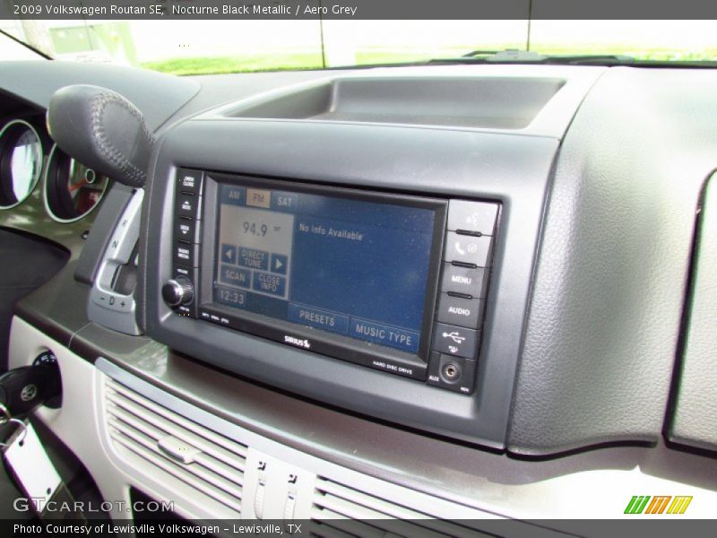 Nocturne Black Metallic / Aero Grey 2009 Volkswagen Routan SE