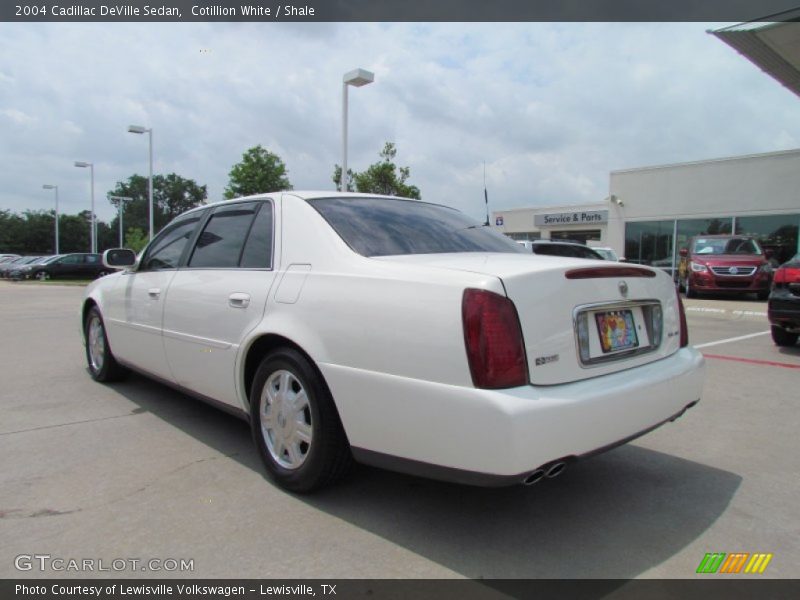 Cotillion White / Shale 2004 Cadillac DeVille Sedan