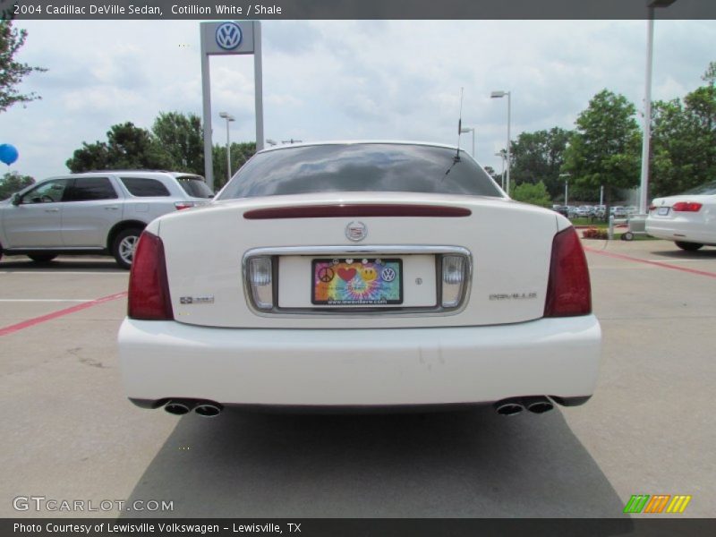 Cotillion White / Shale 2004 Cadillac DeVille Sedan