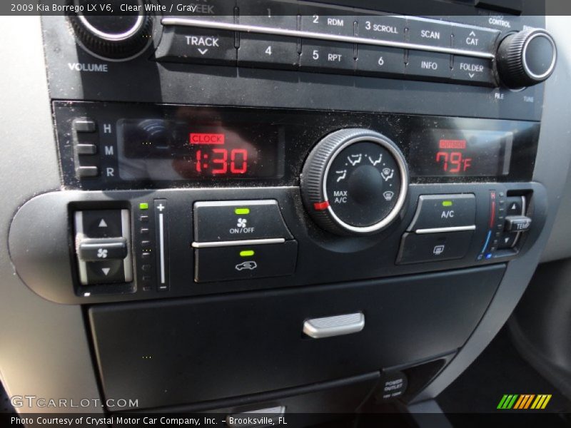 Clear White / Gray 2009 Kia Borrego LX V6