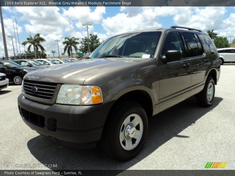 Front 3/4 View of 2003 Explorer XLS