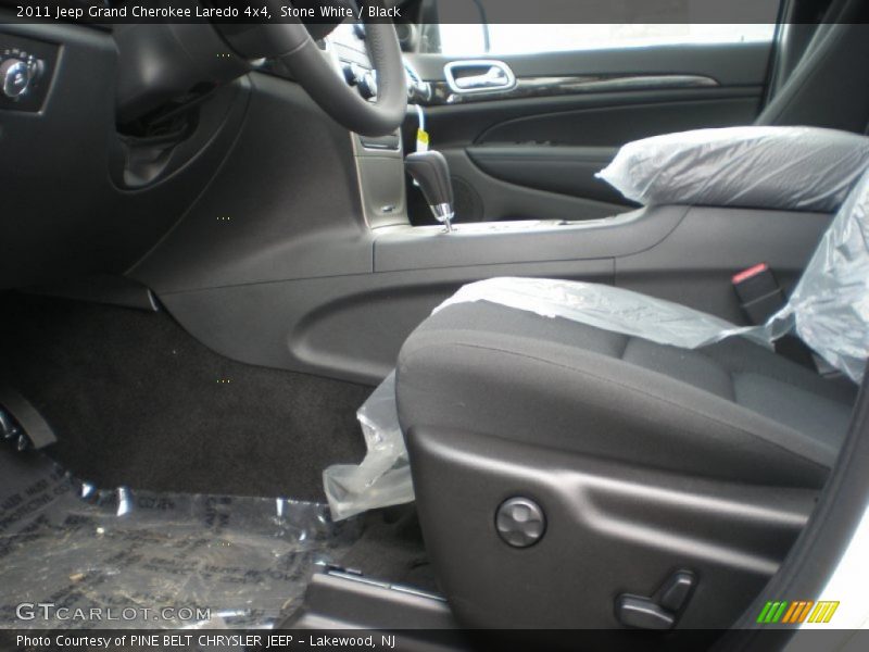 Stone White / Black 2011 Jeep Grand Cherokee Laredo 4x4
