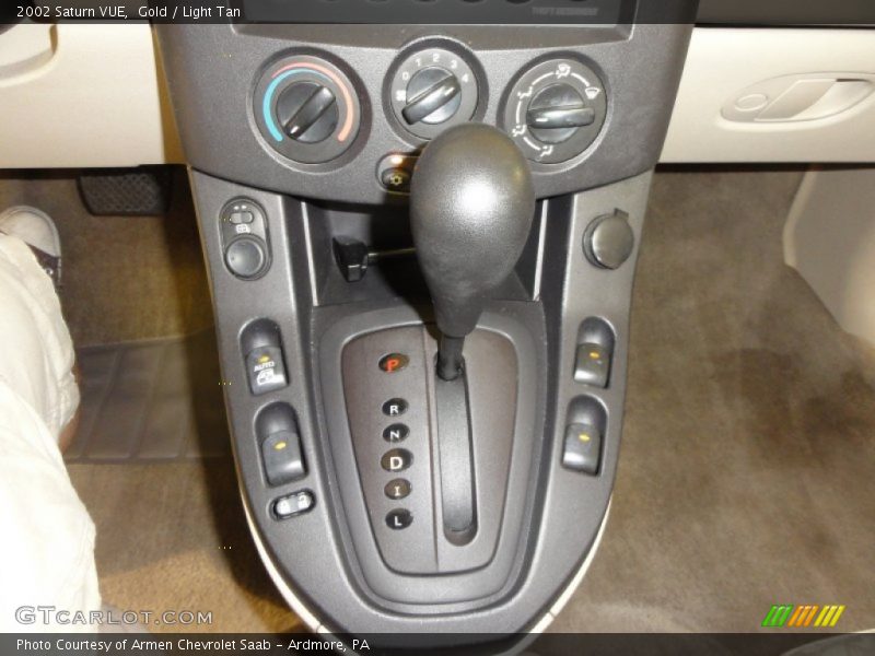 Gold / Light Tan 2002 Saturn VUE