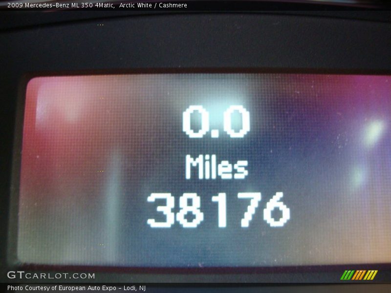 Arctic White / Cashmere 2009 Mercedes-Benz ML 350 4Matic