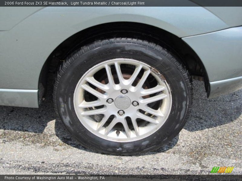 Light Tundra Metallic / Charcoal/Light Flint 2006 Ford Focus ZX3 SE Hatchback