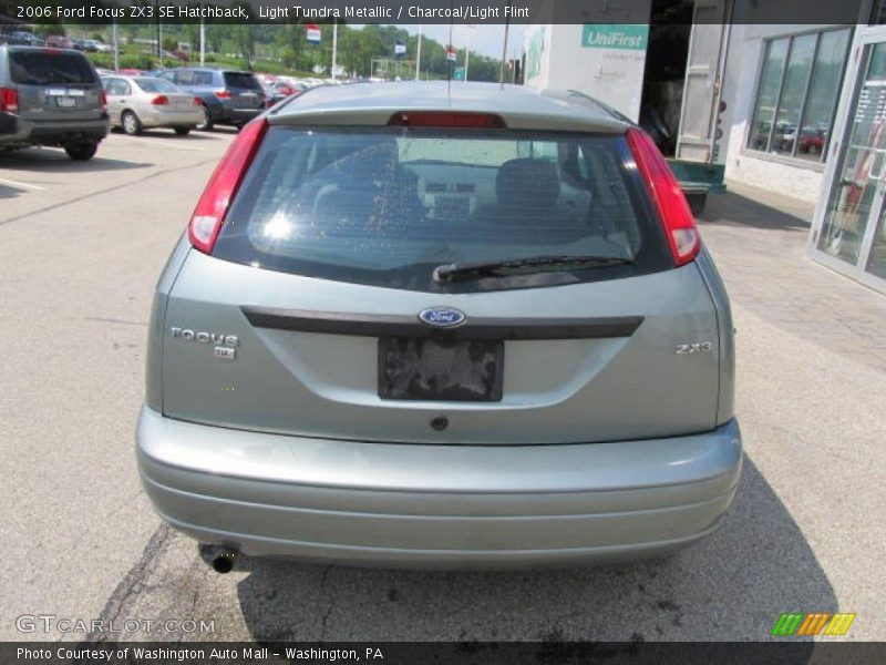 Light Tundra Metallic / Charcoal/Light Flint 2006 Ford Focus ZX3 SE Hatchback