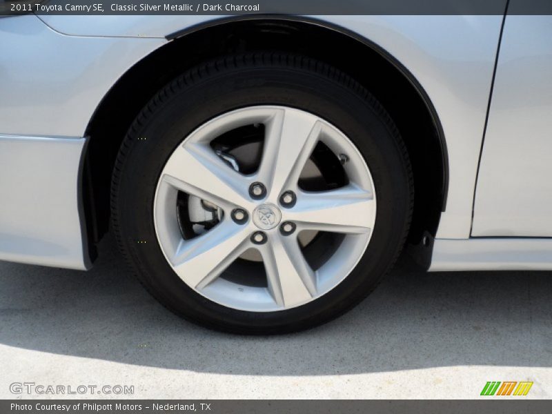 Classic Silver Metallic / Dark Charcoal 2011 Toyota Camry SE