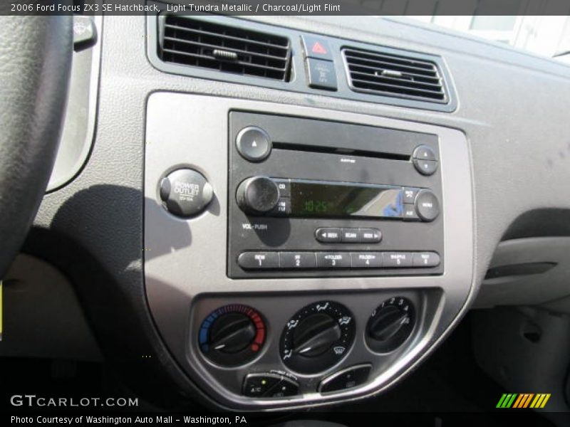 Light Tundra Metallic / Charcoal/Light Flint 2006 Ford Focus ZX3 SE Hatchback