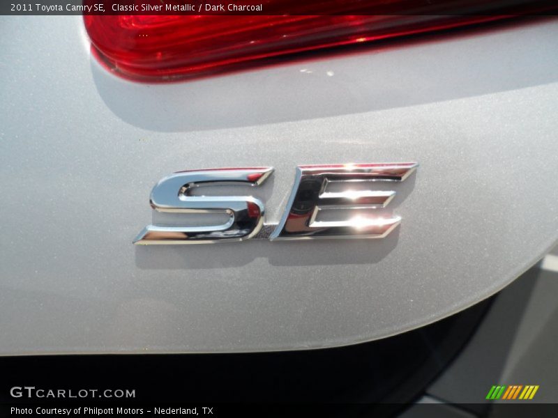 Classic Silver Metallic / Dark Charcoal 2011 Toyota Camry SE