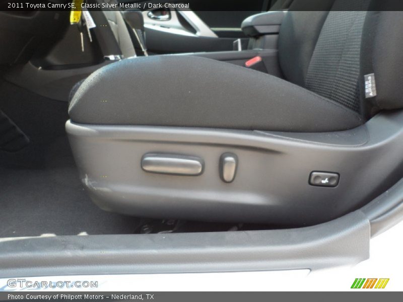 Classic Silver Metallic / Dark Charcoal 2011 Toyota Camry SE