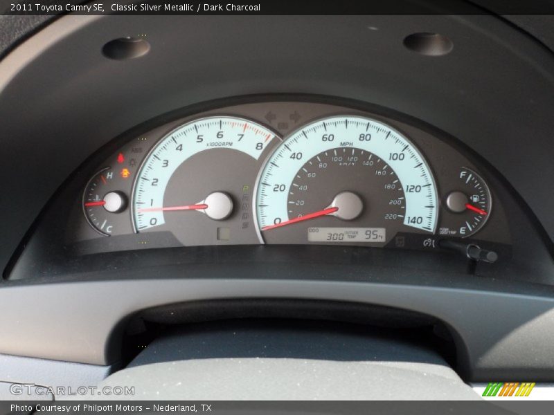 Classic Silver Metallic / Dark Charcoal 2011 Toyota Camry SE