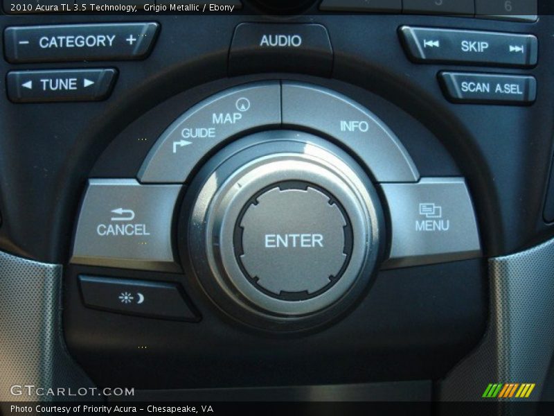 Controls of 2010 TL 3.5 Technology