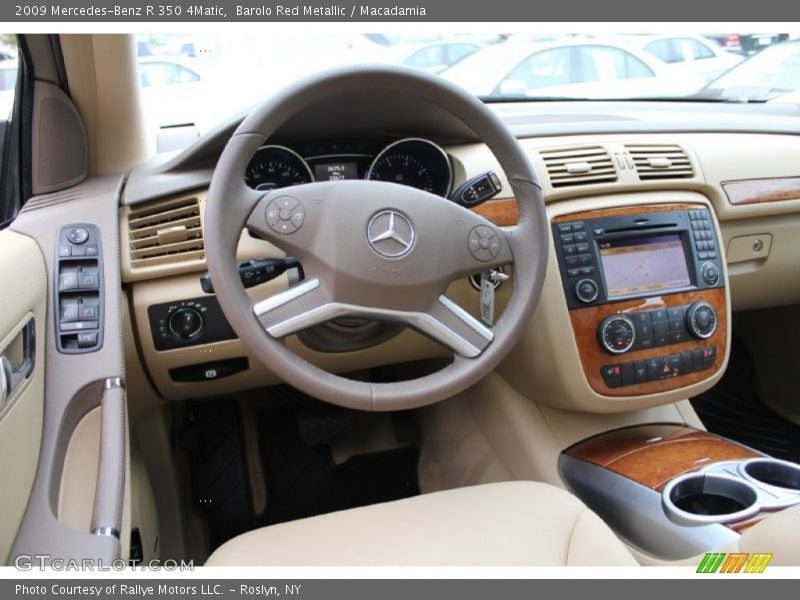 Dashboard of 2009 R 350 4Matic