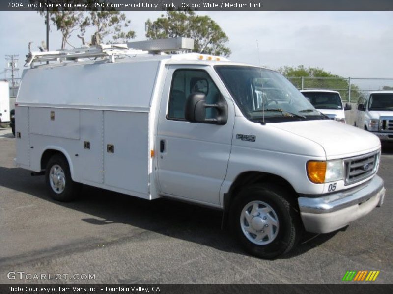 Oxford White / Medium Flint 2004 Ford E Series Cutaway E350 Commercial Utility Truck