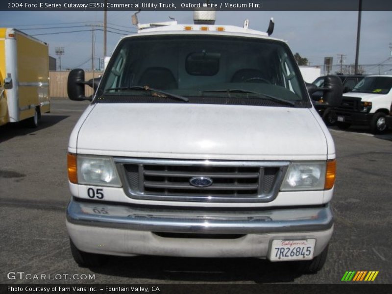 Oxford White / Medium Flint 2004 Ford E Series Cutaway E350 Commercial Utility Truck