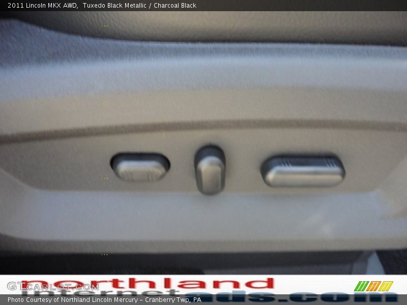 Tuxedo Black Metallic / Charcoal Black 2011 Lincoln MKX AWD