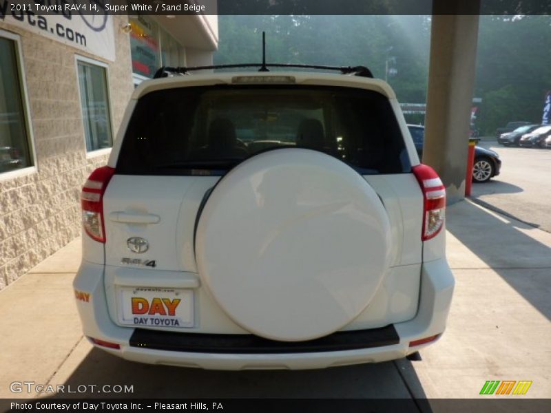 Super White / Sand Beige 2011 Toyota RAV4 I4