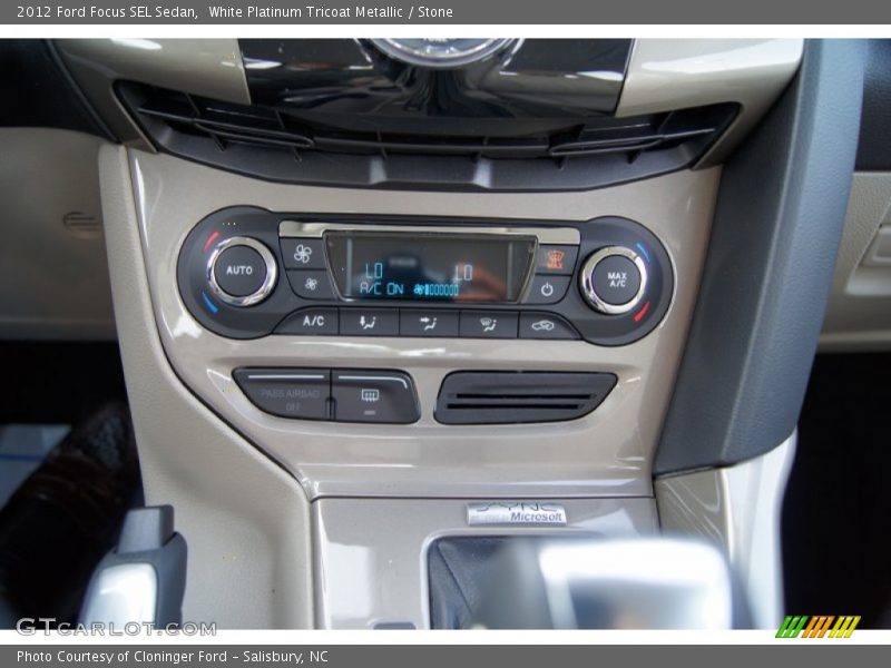 Controls of 2012 Focus SEL Sedan