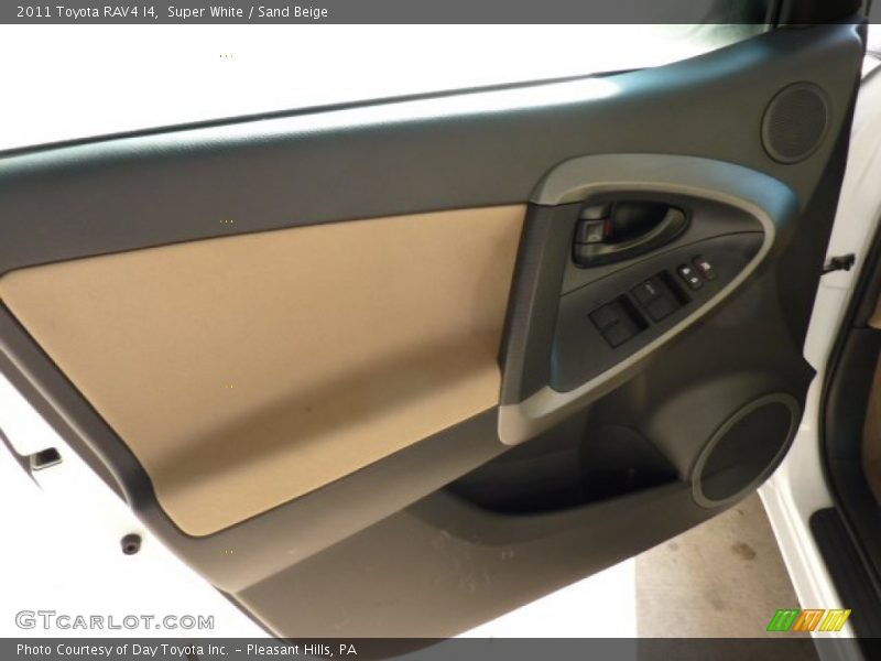 Super White / Sand Beige 2011 Toyota RAV4 I4