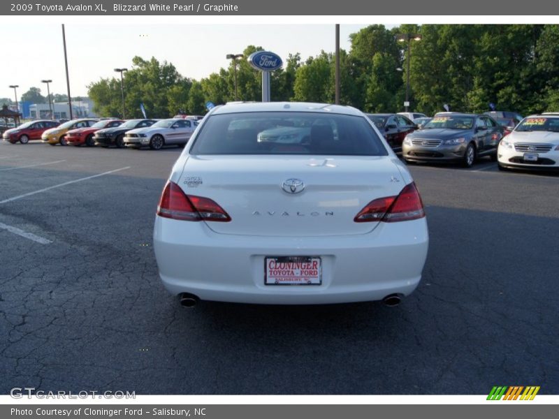 Blizzard White Pearl / Graphite 2009 Toyota Avalon XL