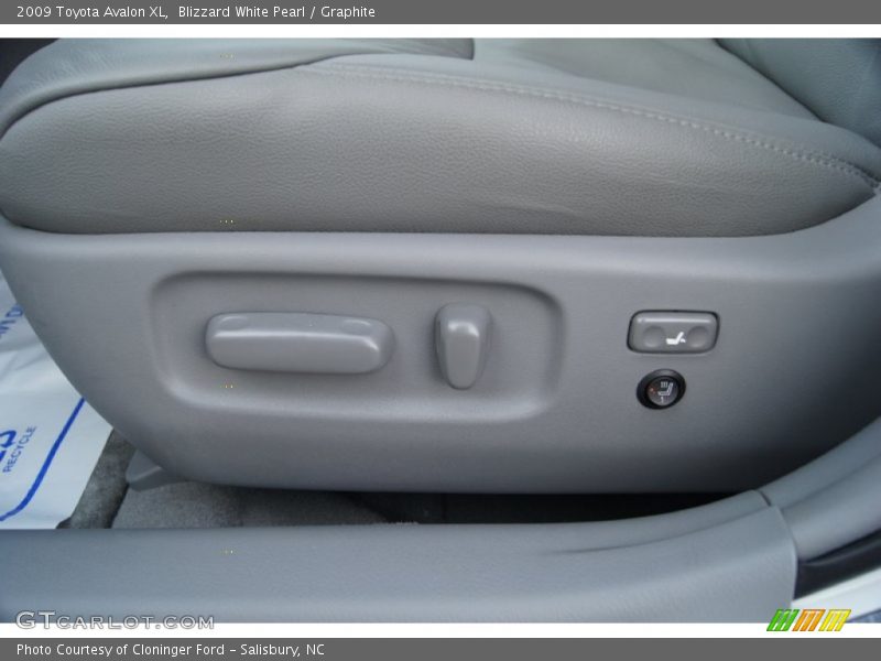 Blizzard White Pearl / Graphite 2009 Toyota Avalon XL