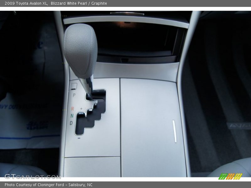Blizzard White Pearl / Graphite 2009 Toyota Avalon XL