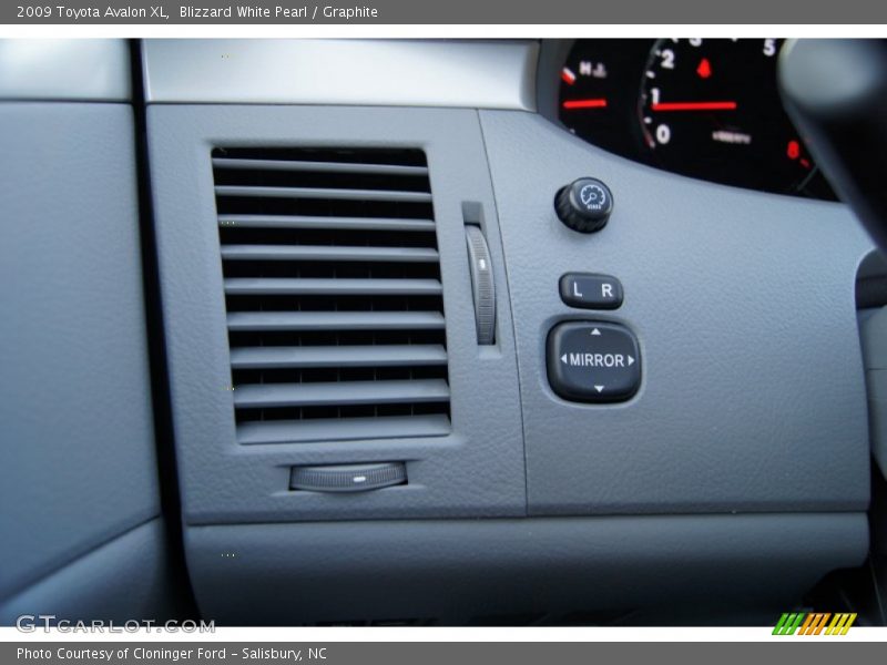 Blizzard White Pearl / Graphite 2009 Toyota Avalon XL