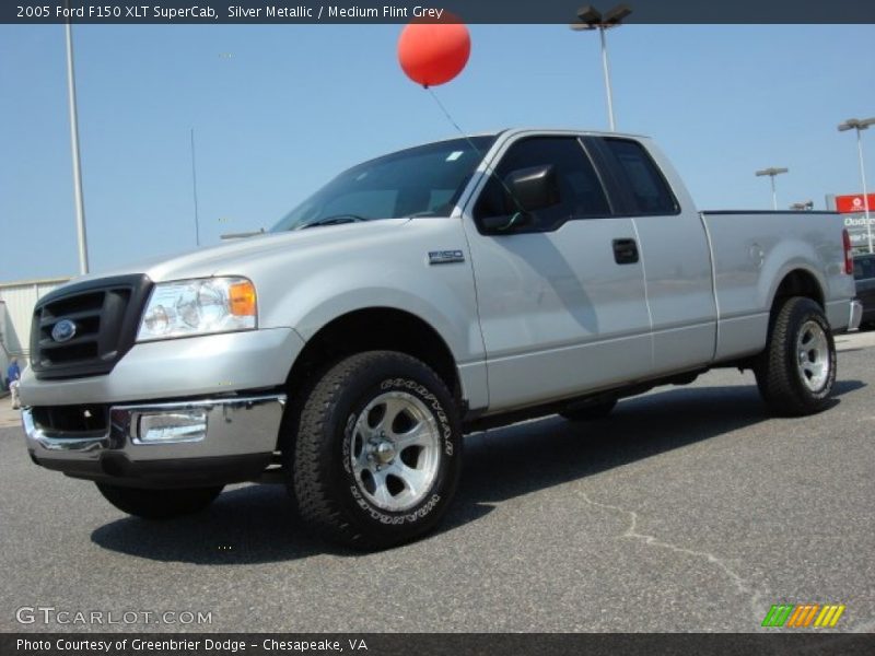 Silver Metallic / Medium Flint Grey 2005 Ford F150 XLT SuperCab