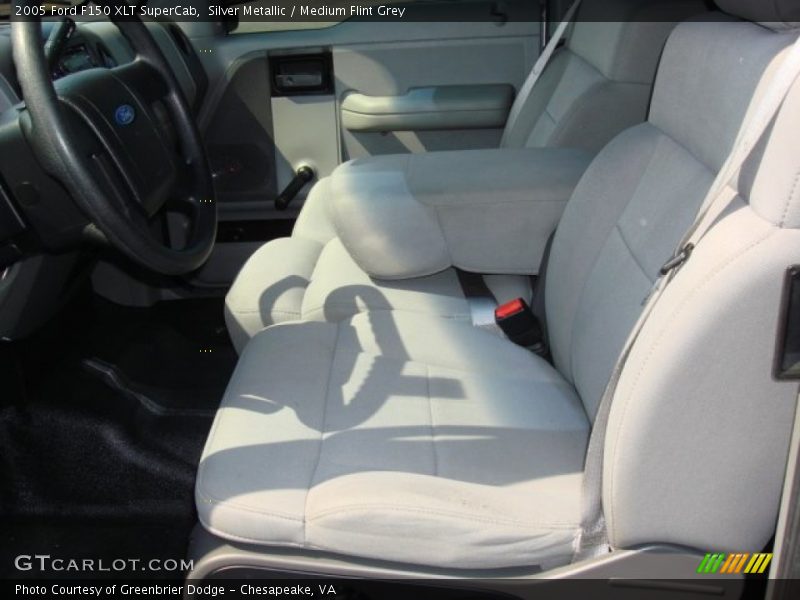Silver Metallic / Medium Flint Grey 2005 Ford F150 XLT SuperCab