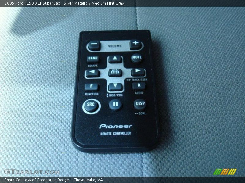 Silver Metallic / Medium Flint Grey 2005 Ford F150 XLT SuperCab