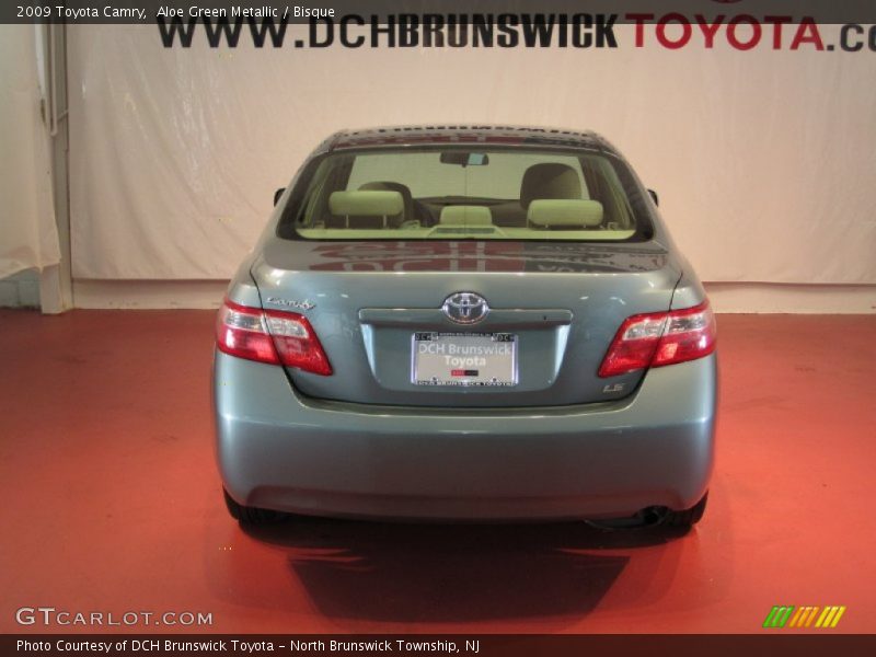 Aloe Green Metallic / Bisque 2009 Toyota Camry