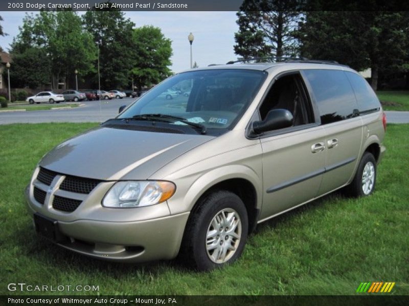 Front 3/4 View of 2003 Caravan Sport