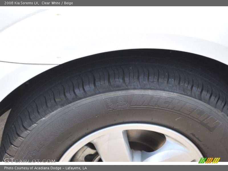 Clear White / Beige 2008 Kia Sorento LX