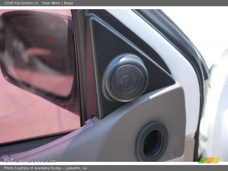 Clear White / Beige 2008 Kia Sorento LX